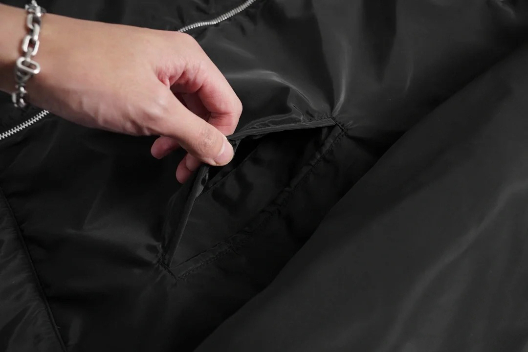 【PRADA旗艦店】プラダ ウールのジャケット ご好評に付き再入荷！