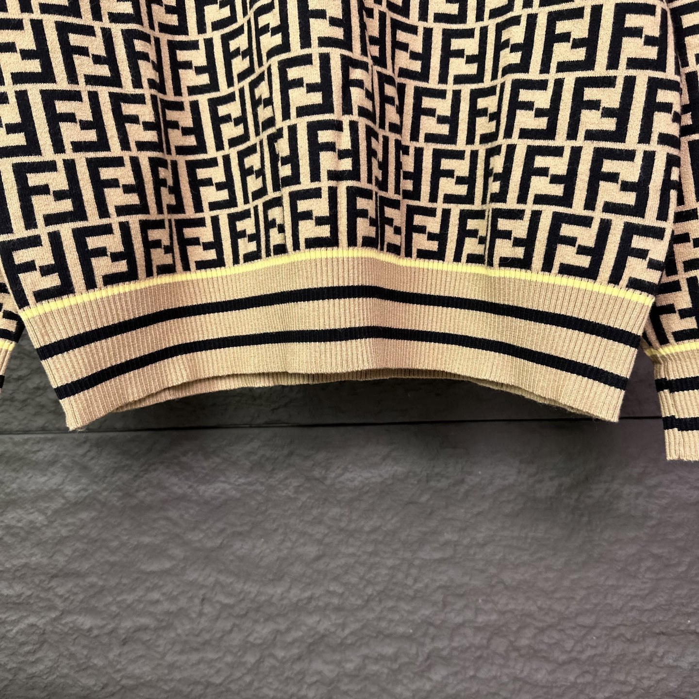 【FENDI旗艦店】フェンディ セーター 男女兼用 ご好評に付き再入荷！