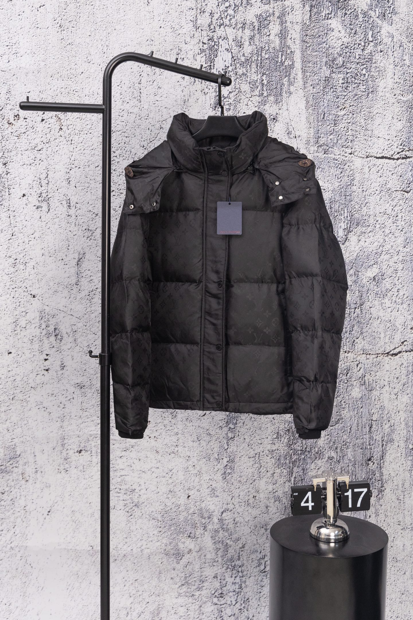 【LOUIS VUITTON旗艦店】ルイヴィトン ダウンジャケット ご好評に付き再入荷！