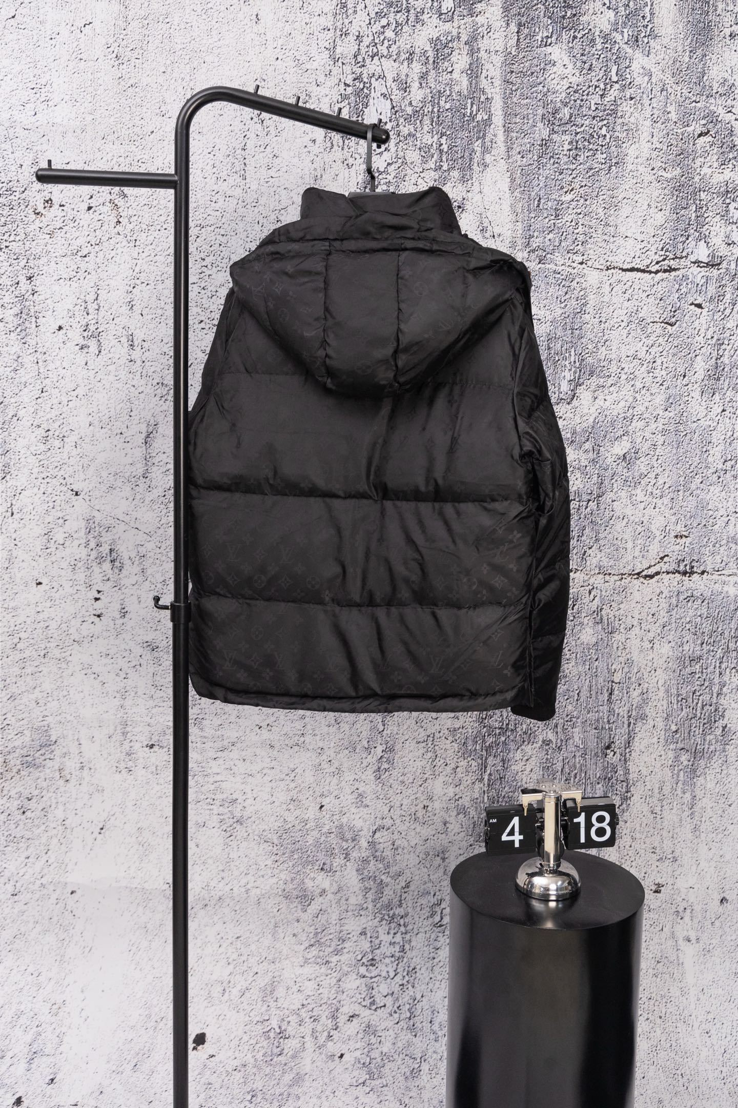 【LOUIS VUITTON旗艦店】ルイヴィトン ダウンジャケット ご好評に付き再入荷！