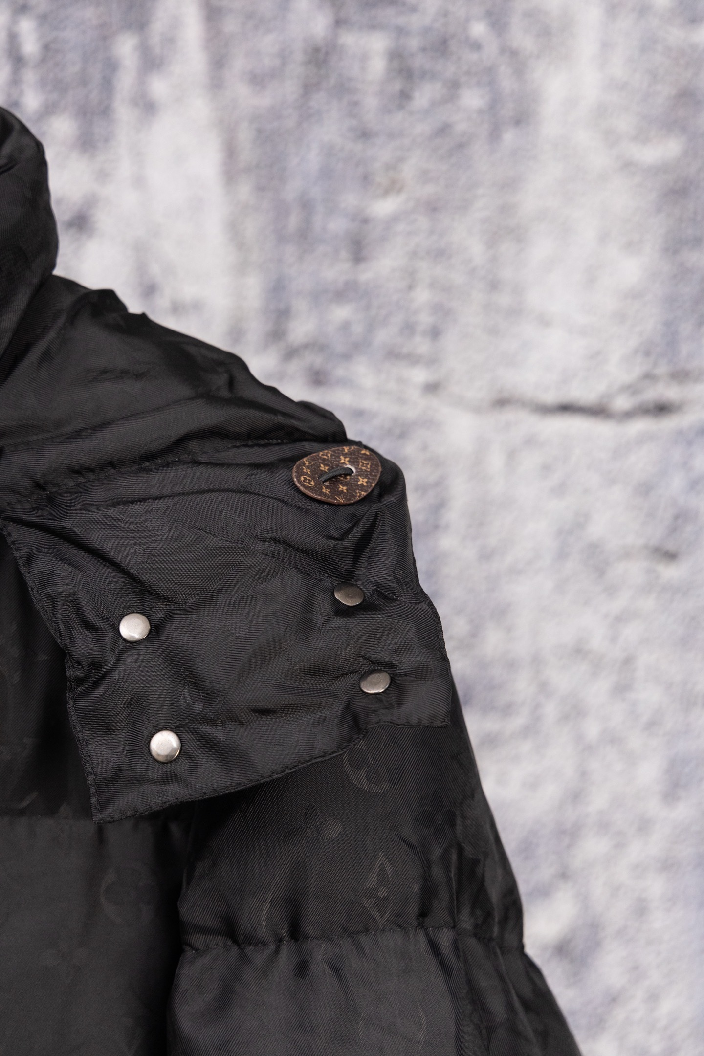 【LOUIS VUITTON旗艦店】ルイヴィトン ダウンジャケット ご好評に付き再入荷！