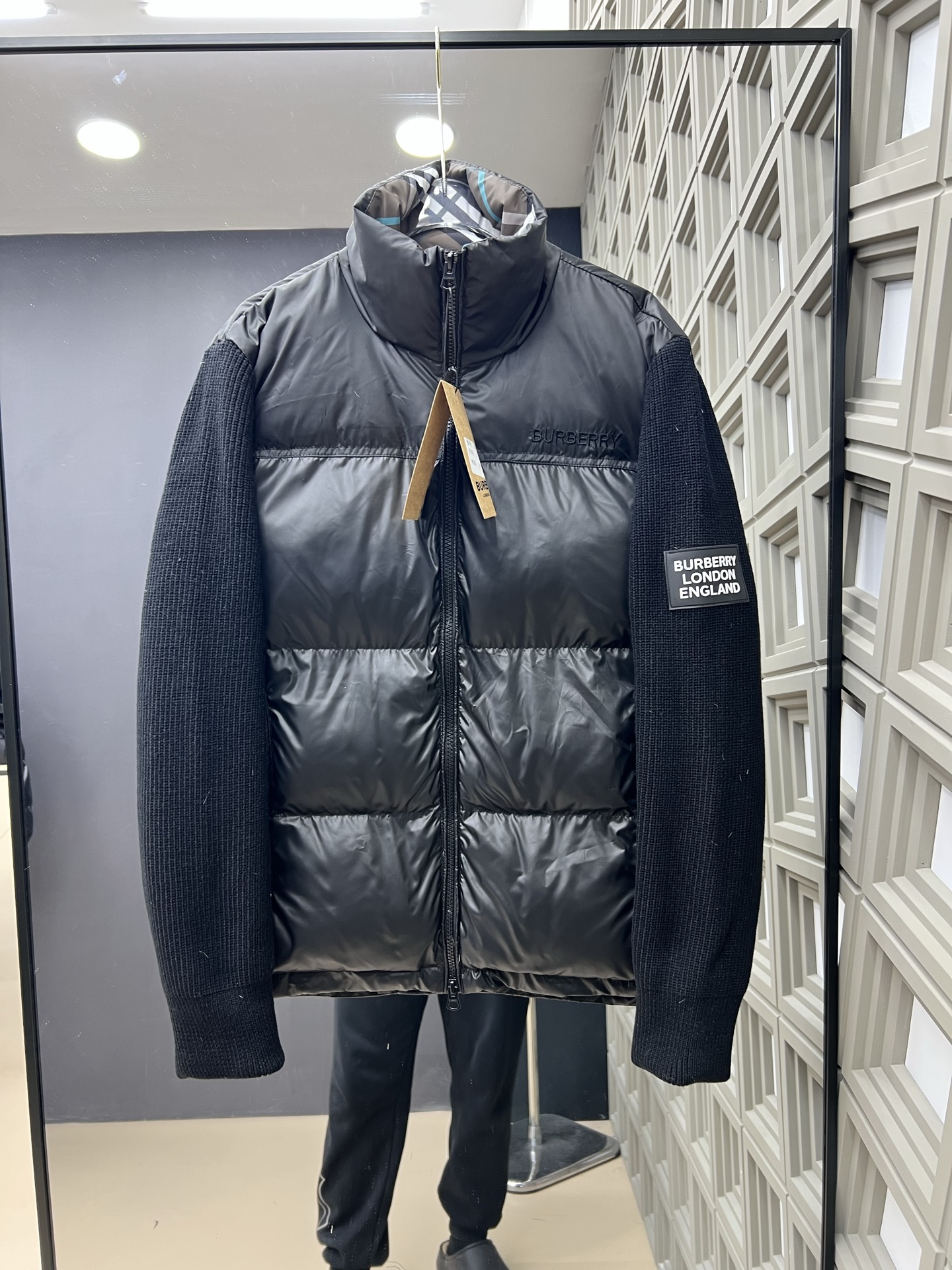 【BURBERRY旗艦店】バーバリー ダウンジャケット ご好評に付き再入荷！