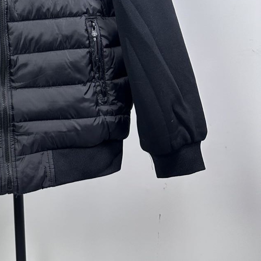 【DIOR公式 旗艦店】（ディオール ） ダウンジャケット、ご好評に付き再入荷！