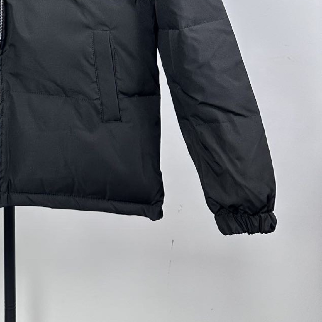 【PRADA旗艦店】プラダ ダウンジャケット ご好評に付き再入荷！