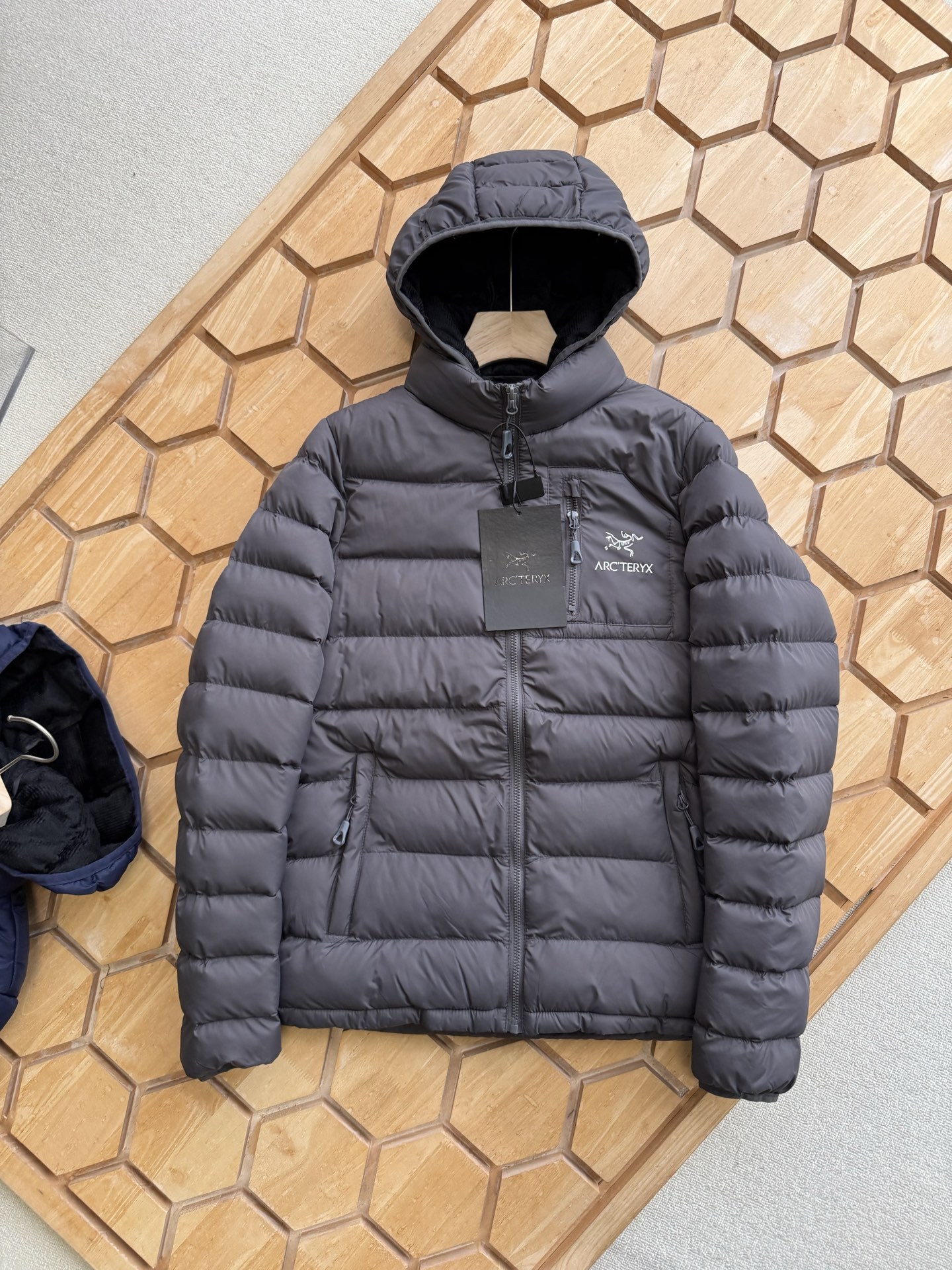 【ARC'TERYX 公式旗艦店】ダウンジャケット ご好評に付き再入荷！