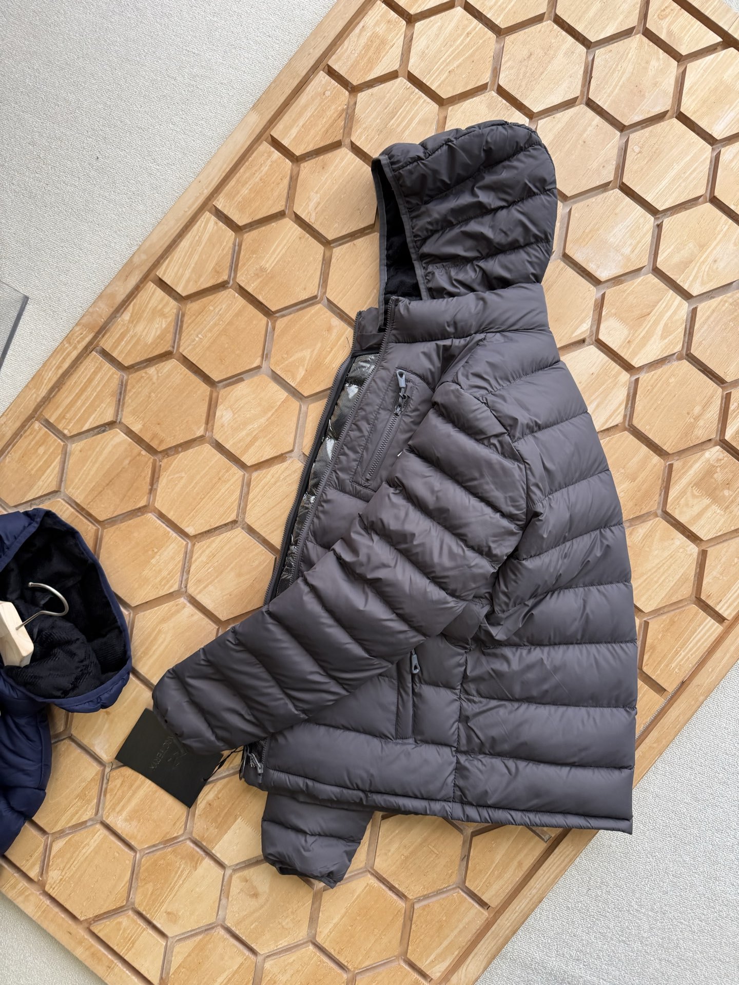 【ARC'TERYX 公式旗艦店】ダウンジャケット ご好評に付き再入荷！