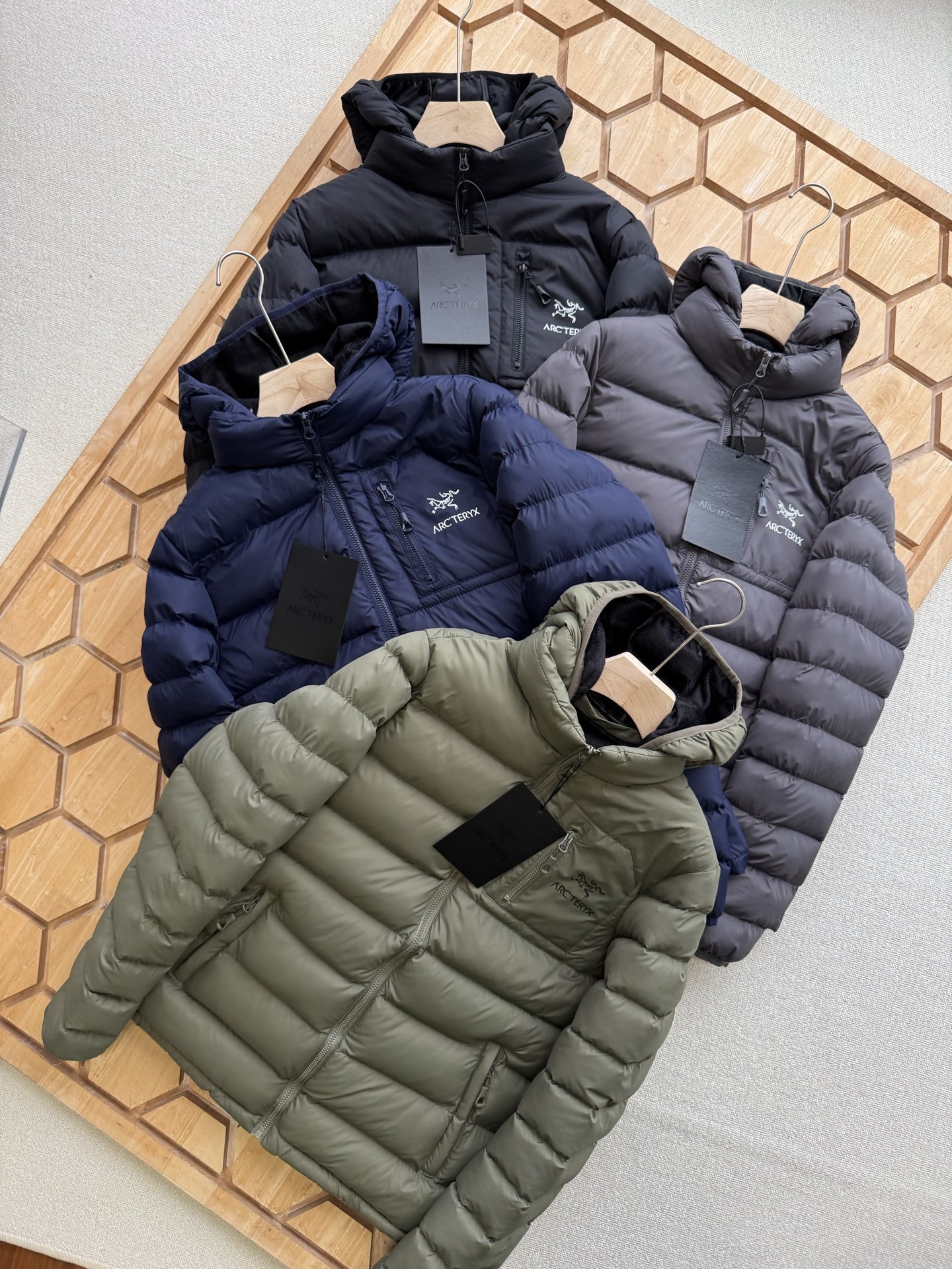 【ARC'TERYX 公式旗艦店】ダウンジャケット ご好評に付き再入荷！