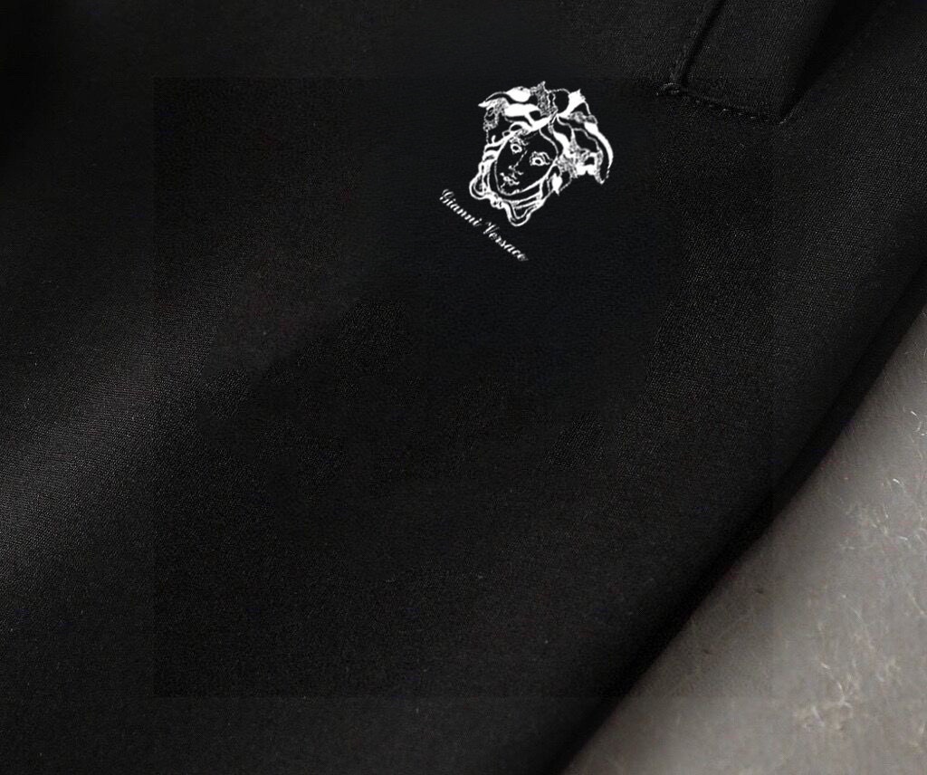 【VERSACE旗艦店】ヴェルサーチ 上下セット セットアップ ご好評に付き再入荷！