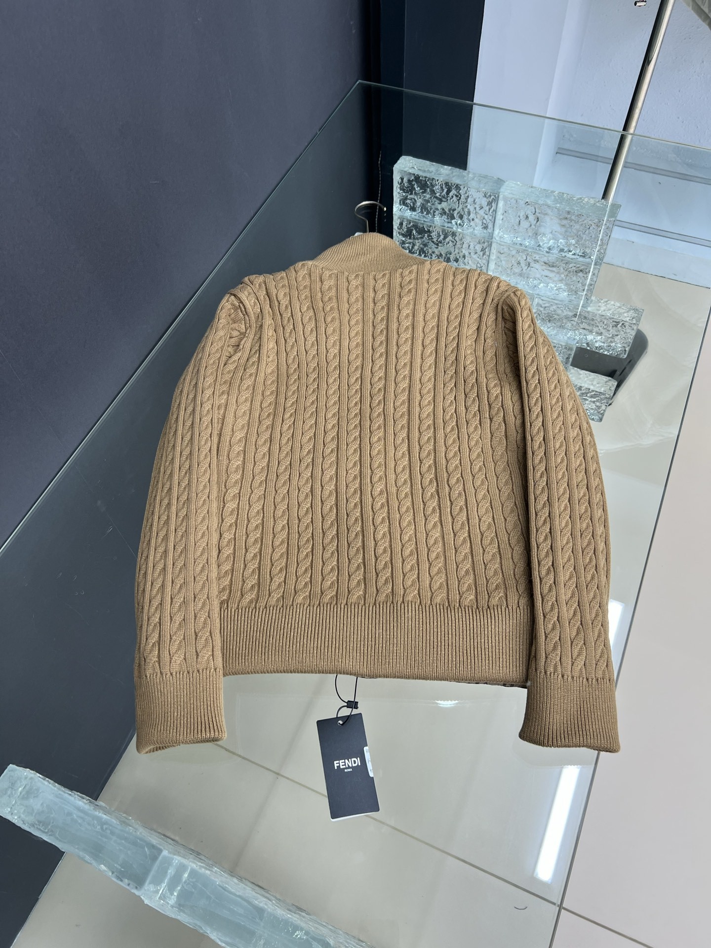 【FENDI旗艦店】フェンディ ダウンジャケット ご好評に付き再入荷！