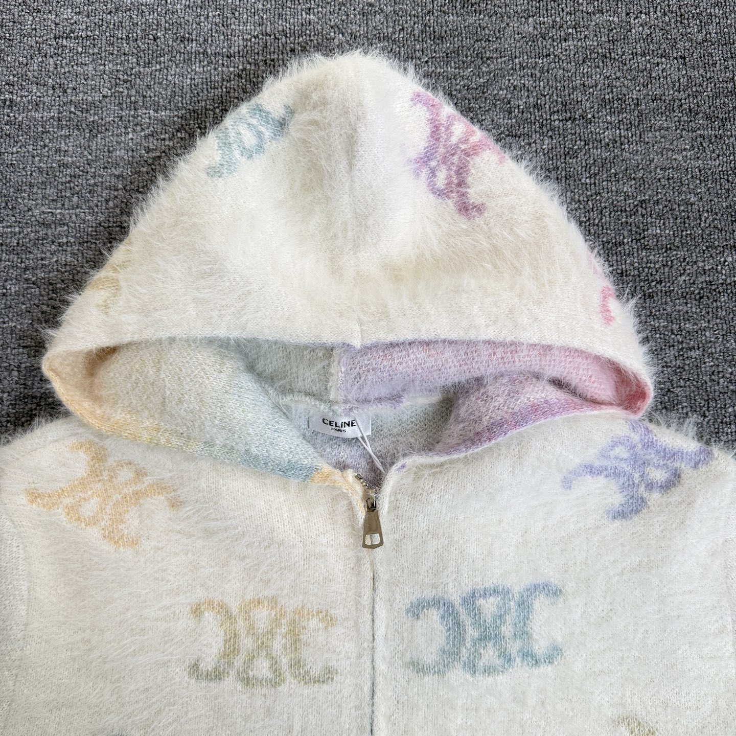 【CELINE旗艦店】セリーヌ フード付きジャケット ご好評に付き再入荷！