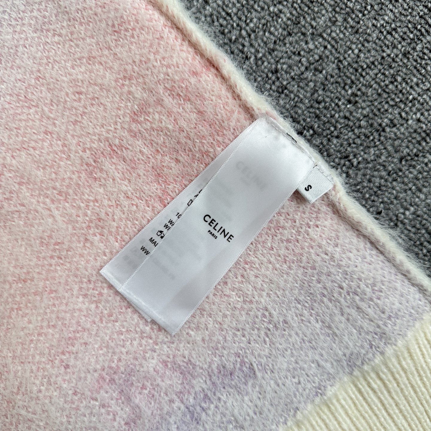 【CELINE旗艦店】セリーヌ フード付きジャケット ご好評に付き再入荷！