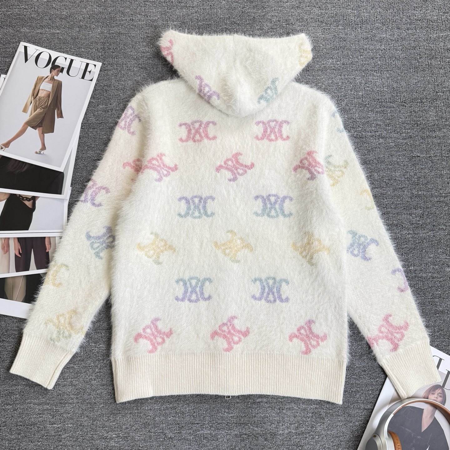 【CELINE旗艦店】セリーヌ フード付きジャケット ご好評に付き再入荷！