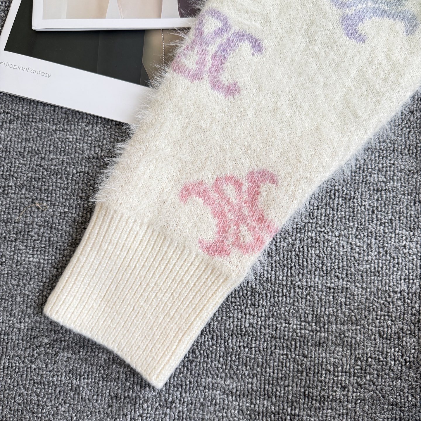 【CELINE旗艦店】セリーヌ フード付きジャケット ご好評に付き再入荷！