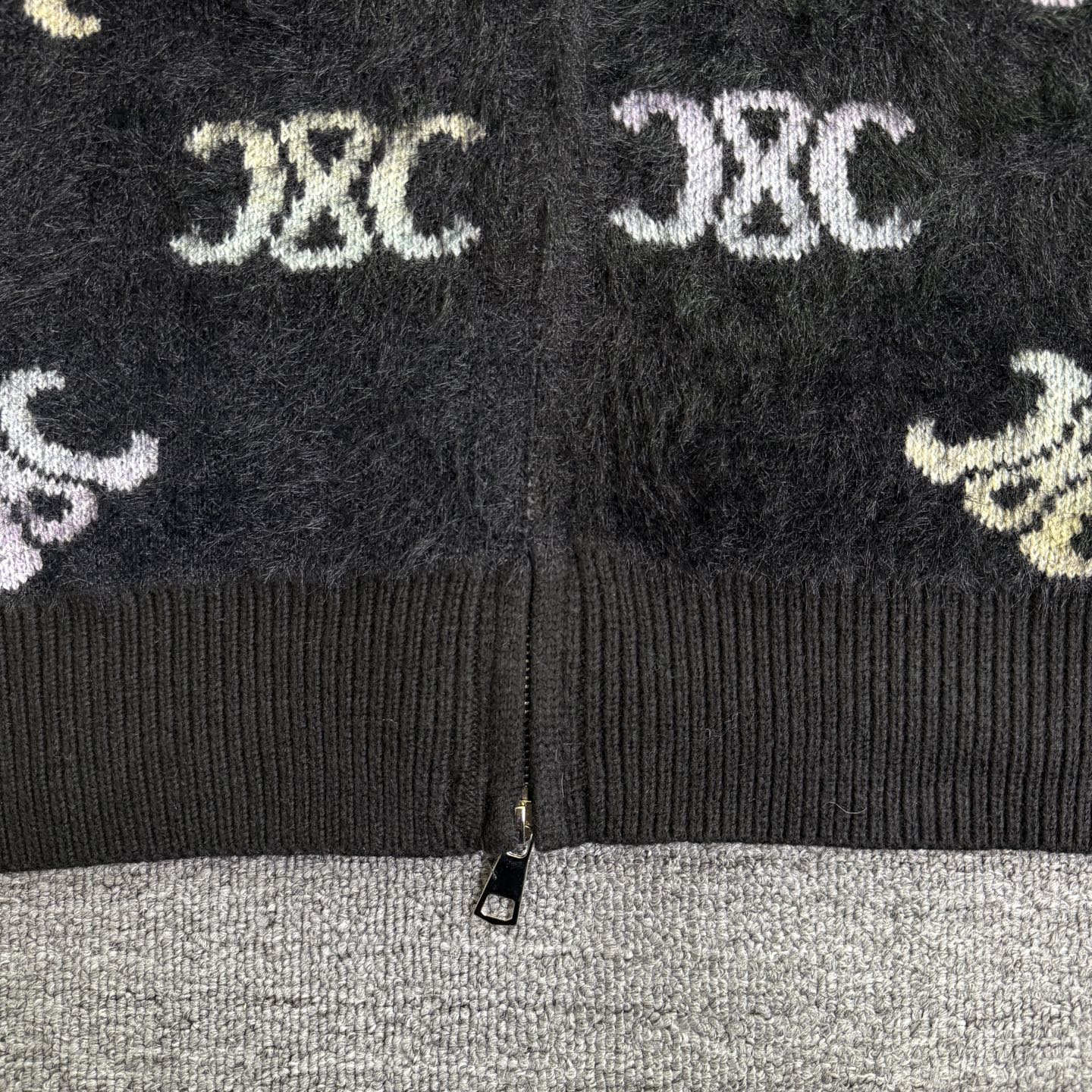 【CELINE旗艦店】セリーヌ フード付きジャケット ご好評に付き再入荷！