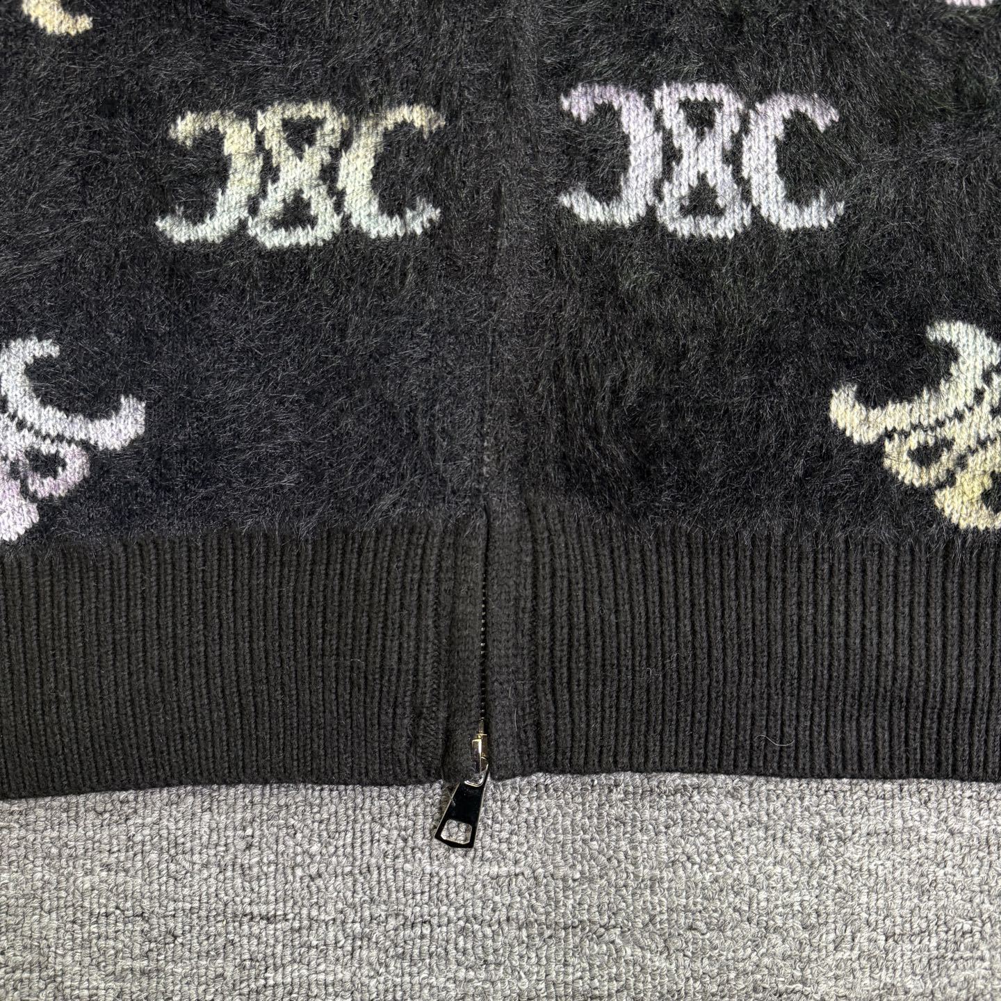 【CELINE旗艦店】セリーヌ フード付きジャケット ご好評に付き再入荷！