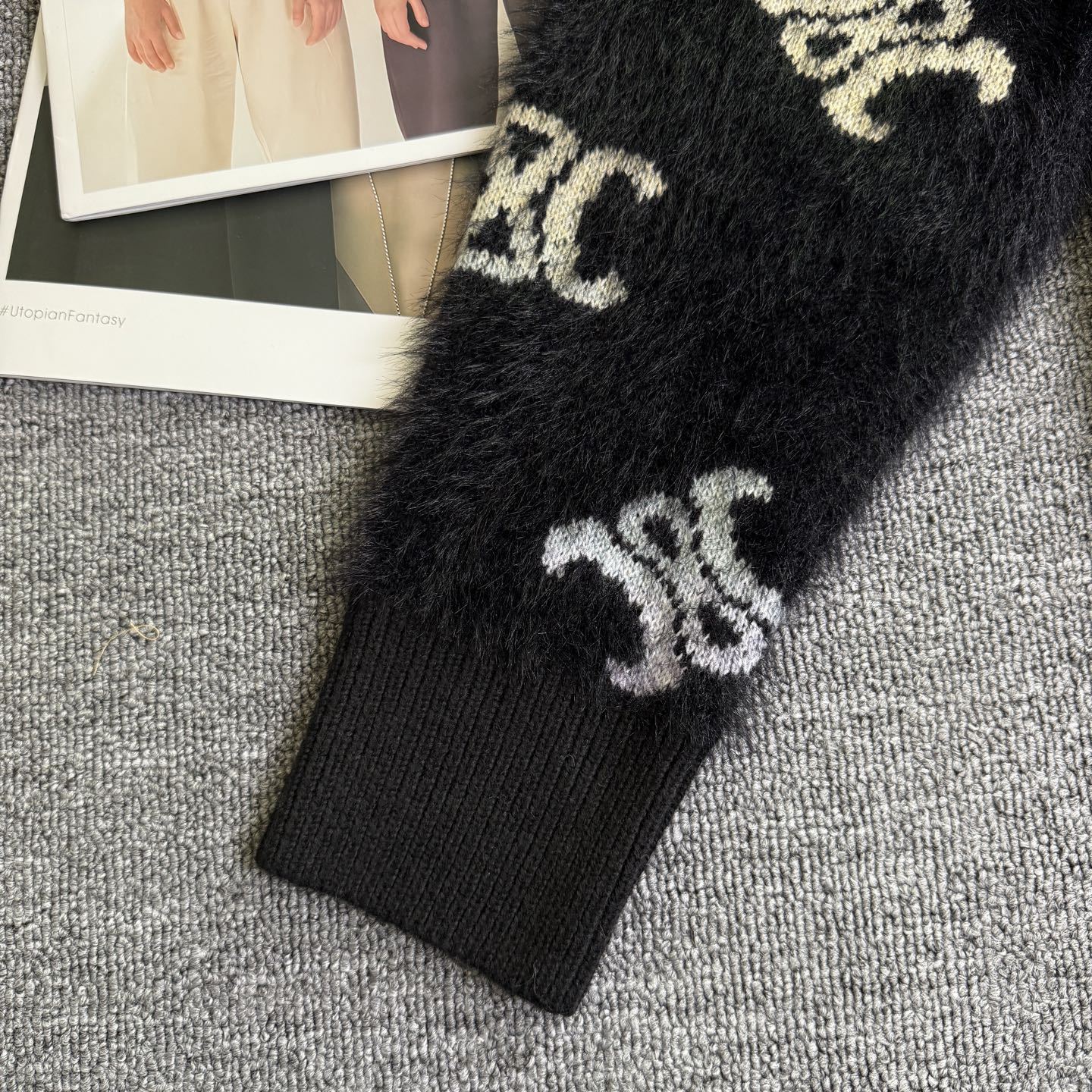 【CELINE旗艦店】セリーヌ フード付きジャケット ご好評に付き再入荷！