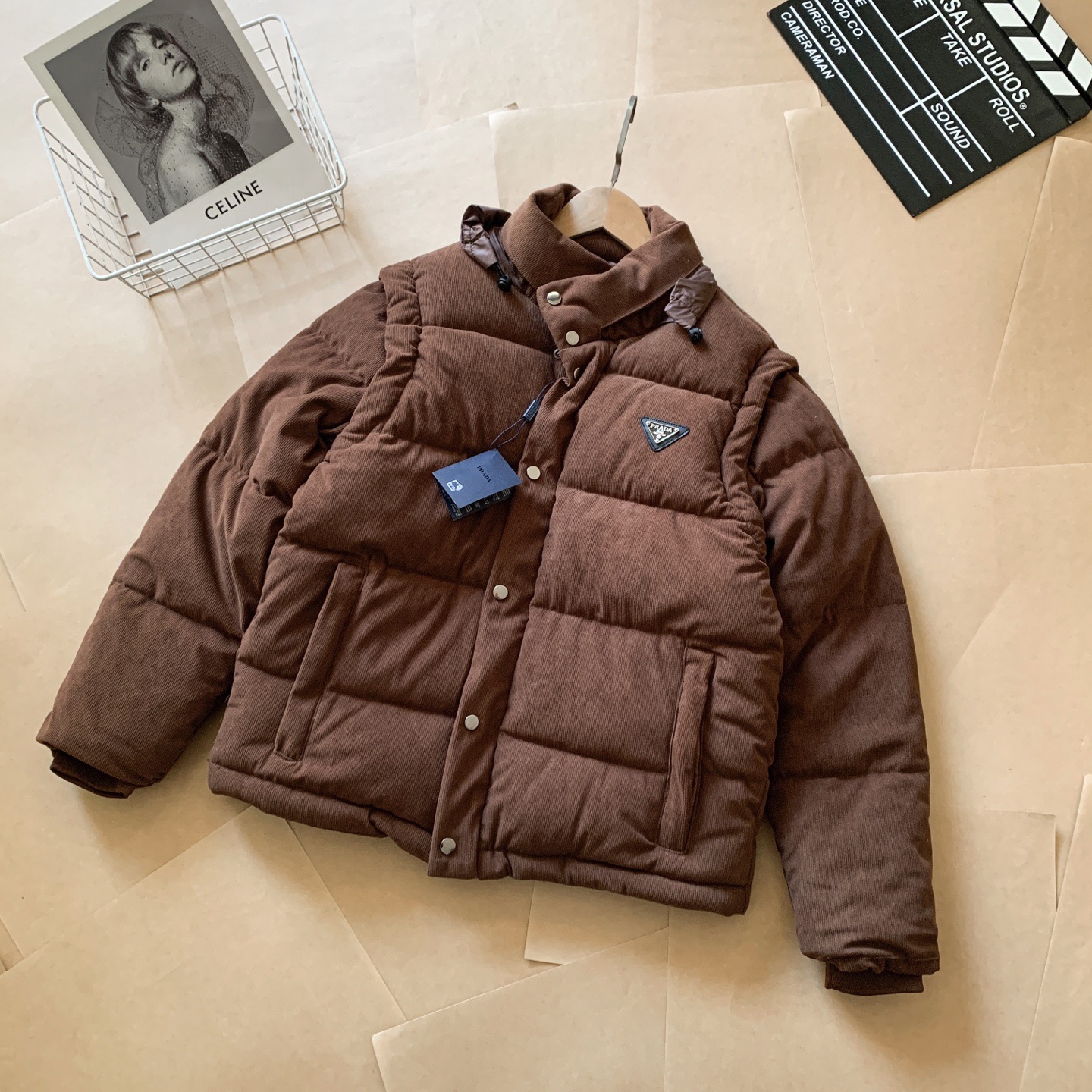 【PRADA旗艦店】（プラダ）着脱式ダウンジャケット、ご好評に付き再入荷！