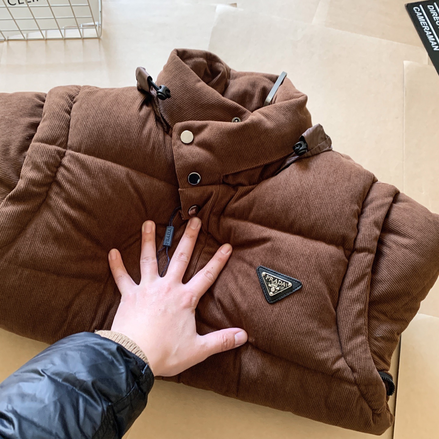 【PRADA旗艦店】（プラダ）着脱式ダウンジャケット、ご好評に付き再入荷！