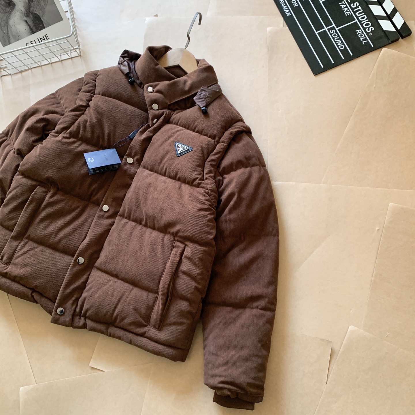 【PRADA旗艦店】（プラダ）着脱式ダウンジャケット、ご好評に付き再入荷！