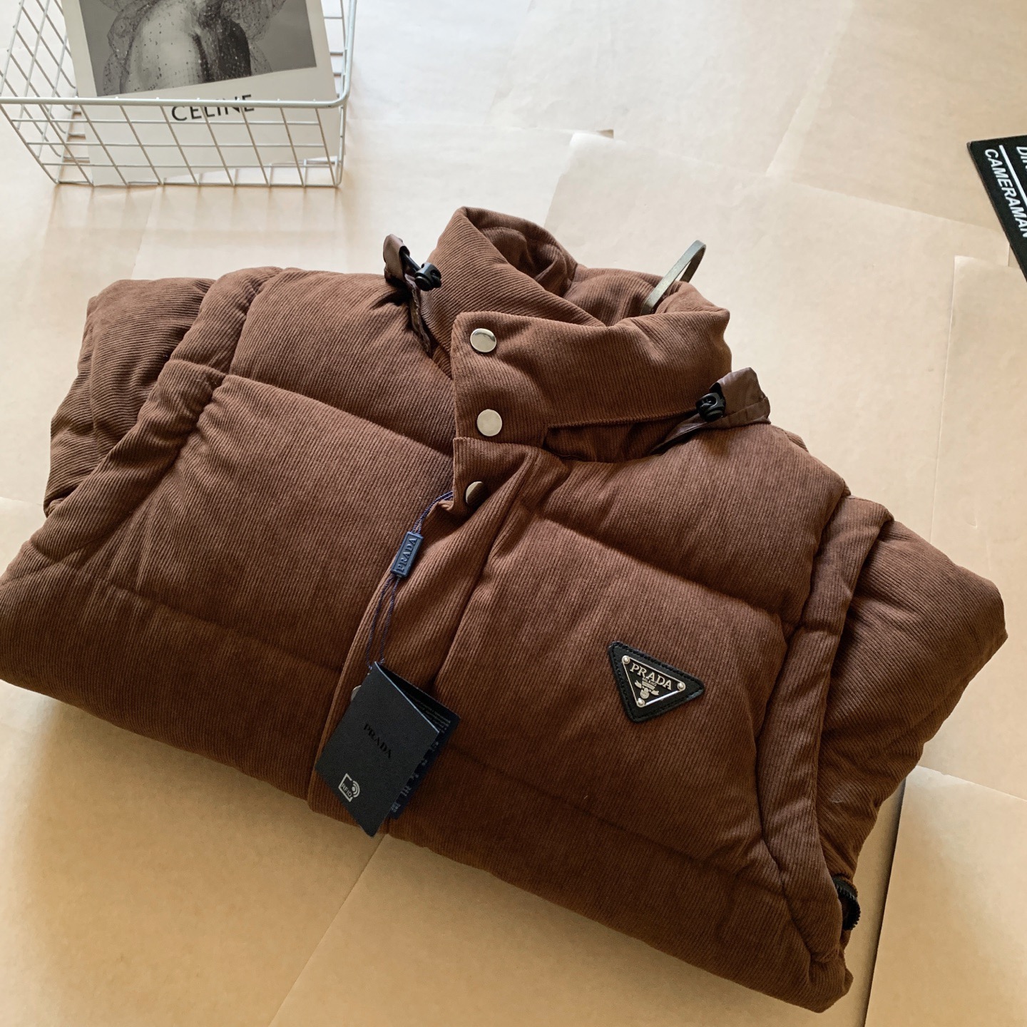 【PRADA旗艦店】（プラダ）着脱式ダウンジャケット、ご好評に付き再入荷！