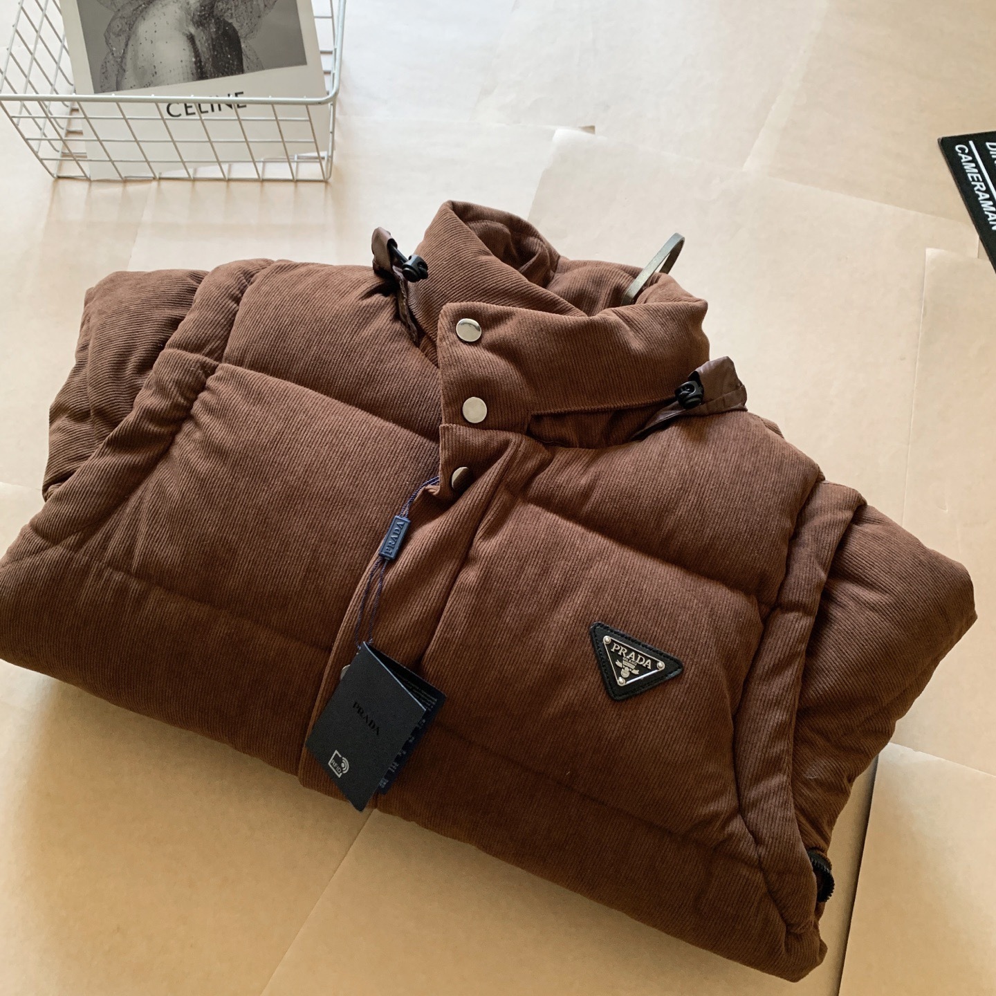 【PRADA旗艦店】（プラダ）着脱式ダウンジャケット、ご好評に付き再入荷！