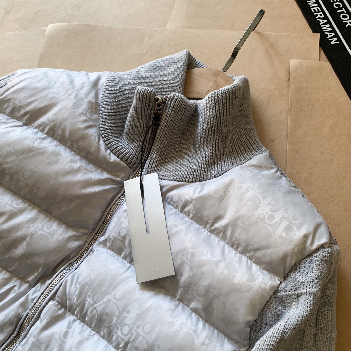 【DIOR旗艦店】（ディオール）ニットダウンジャケット ご好評に付き再入荷！