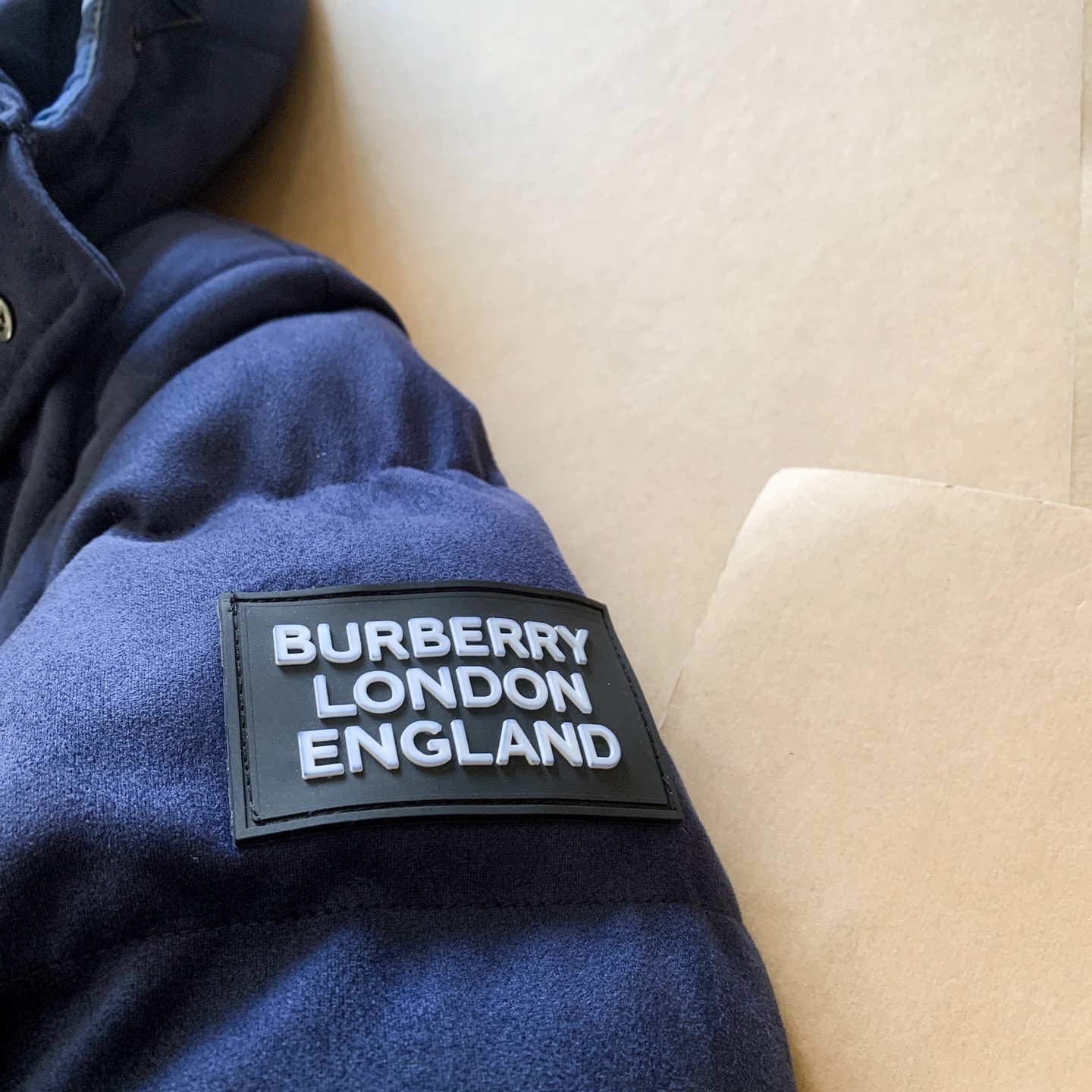 【BUREERRY旗艦店】（バーバリー）着脱式ダウンジャケット、ご好評に付き再入荷！