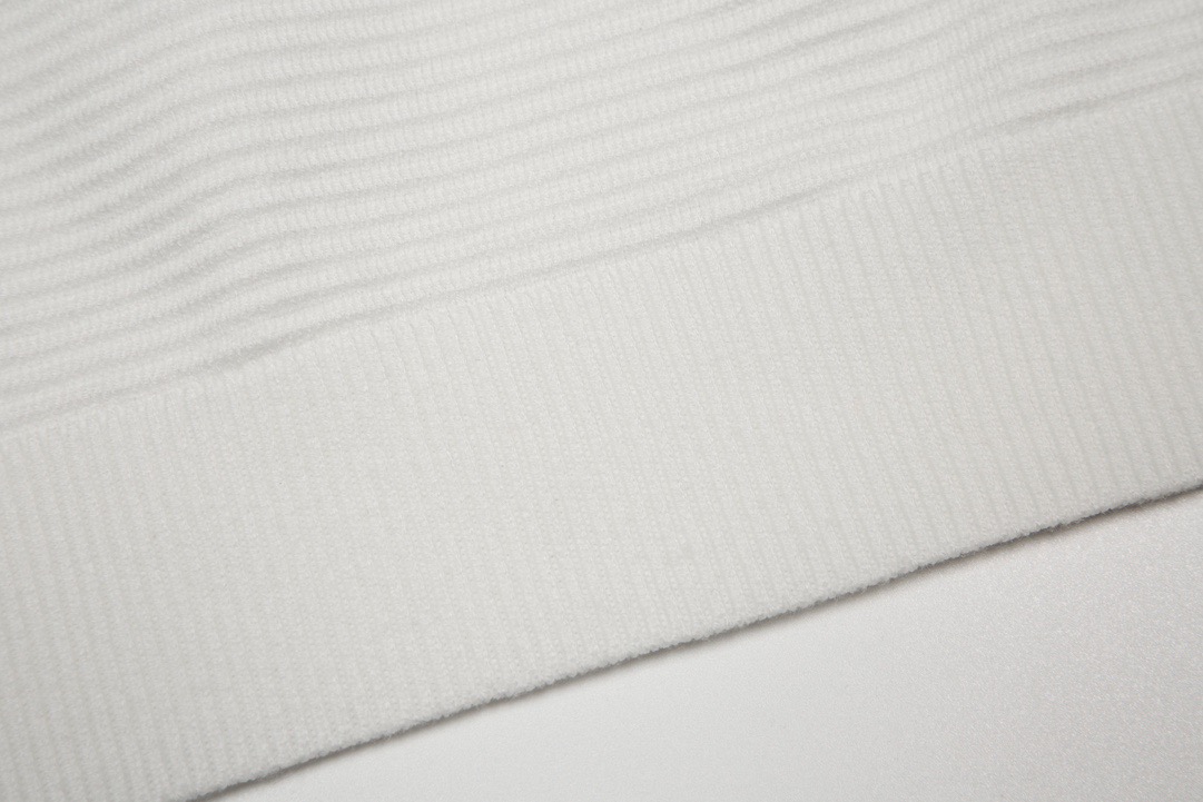 【THOM BROWNE旗艦店】セーター 男女兼用 ご好評に付き再入荷！