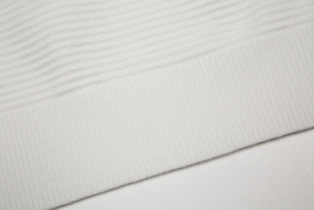 【THOM BROWNE旗艦店】セーター 男女兼用 ご好評に付き再入荷！