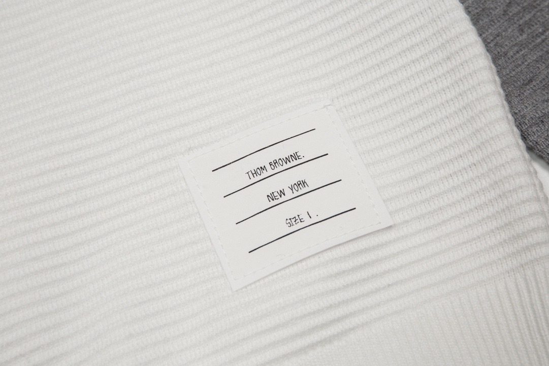 【THOM BROWNE旗艦店】セーター 男女兼用 ご好評に付き再入荷！