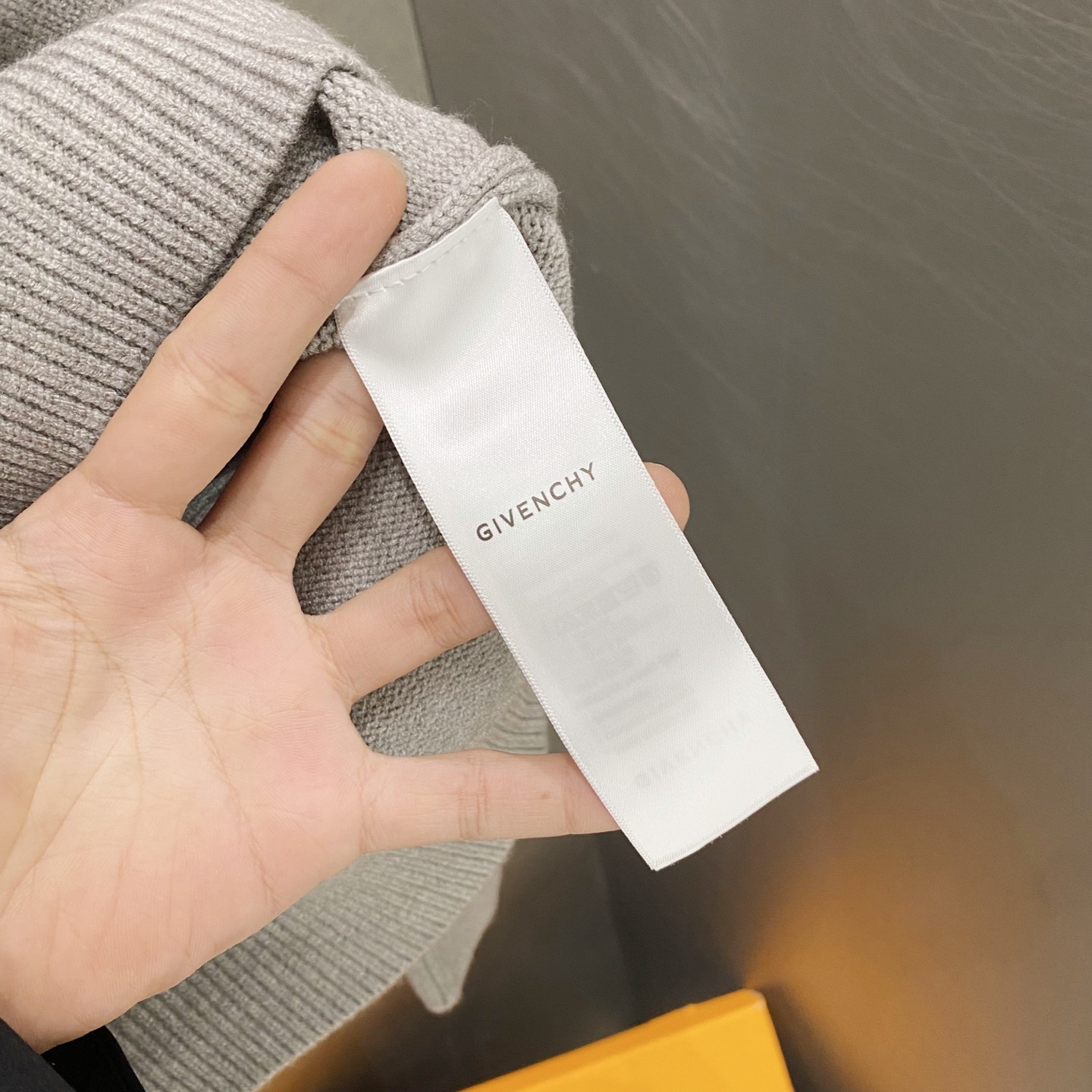 【GIVENCHY旗艦店】ジバンシー セーター ご好評に付き再入荷！
