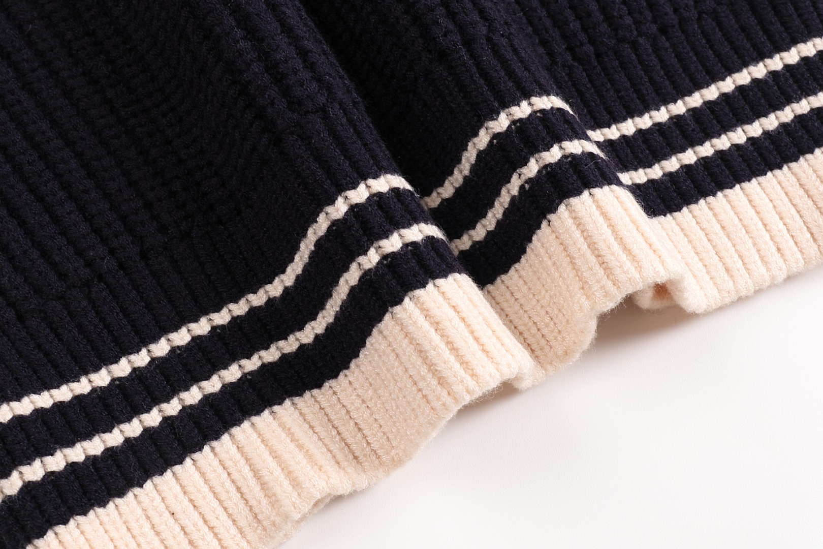 【AMI旗艦店】 ウールのベスト 男女兼用 ご好評に付き再入荷！