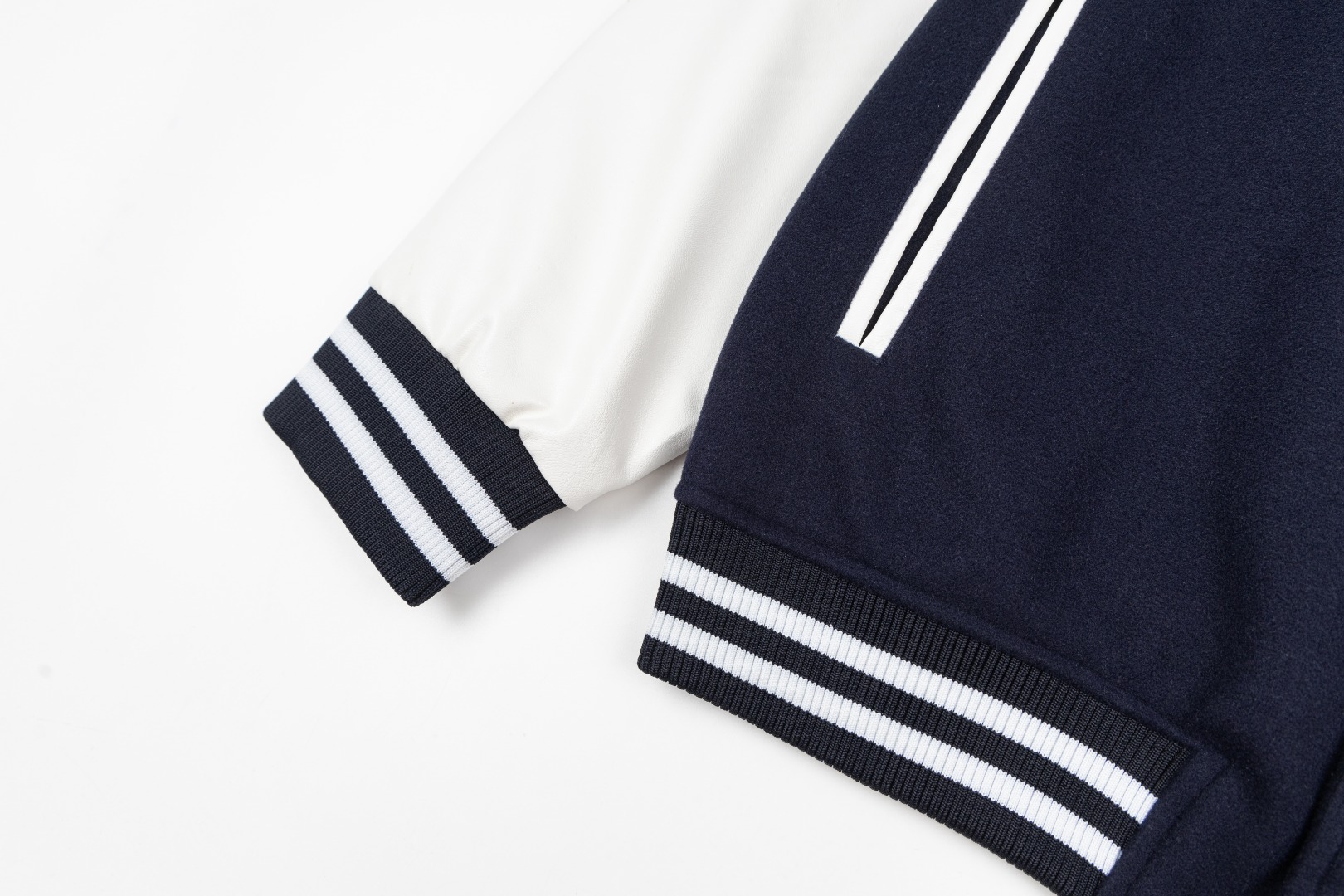 【CHROME HEARTS旗艦店】クロムハーツ ジャケット ご好評に付き再入荷！