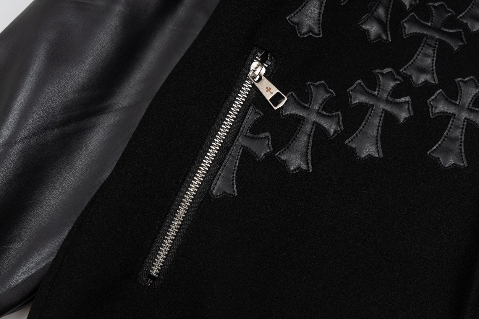 【CHROME HEARTS旗艦店】クロムハーツ ジャケット ご好評に付き再入荷！