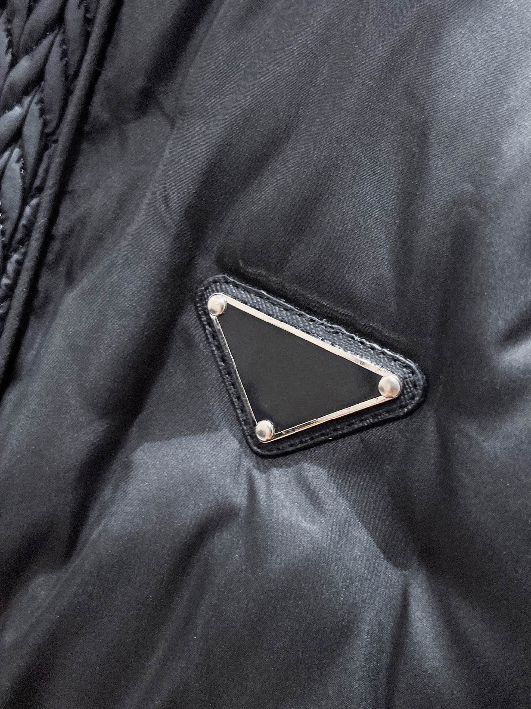 【PRADA旗艦店】プラダ ダウンジャケット ご好評に付き再入荷！