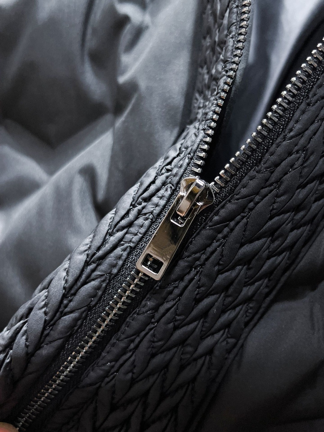 【PRADA旗艦店】プラダ ダウンジャケット ご好評に付き再入荷！