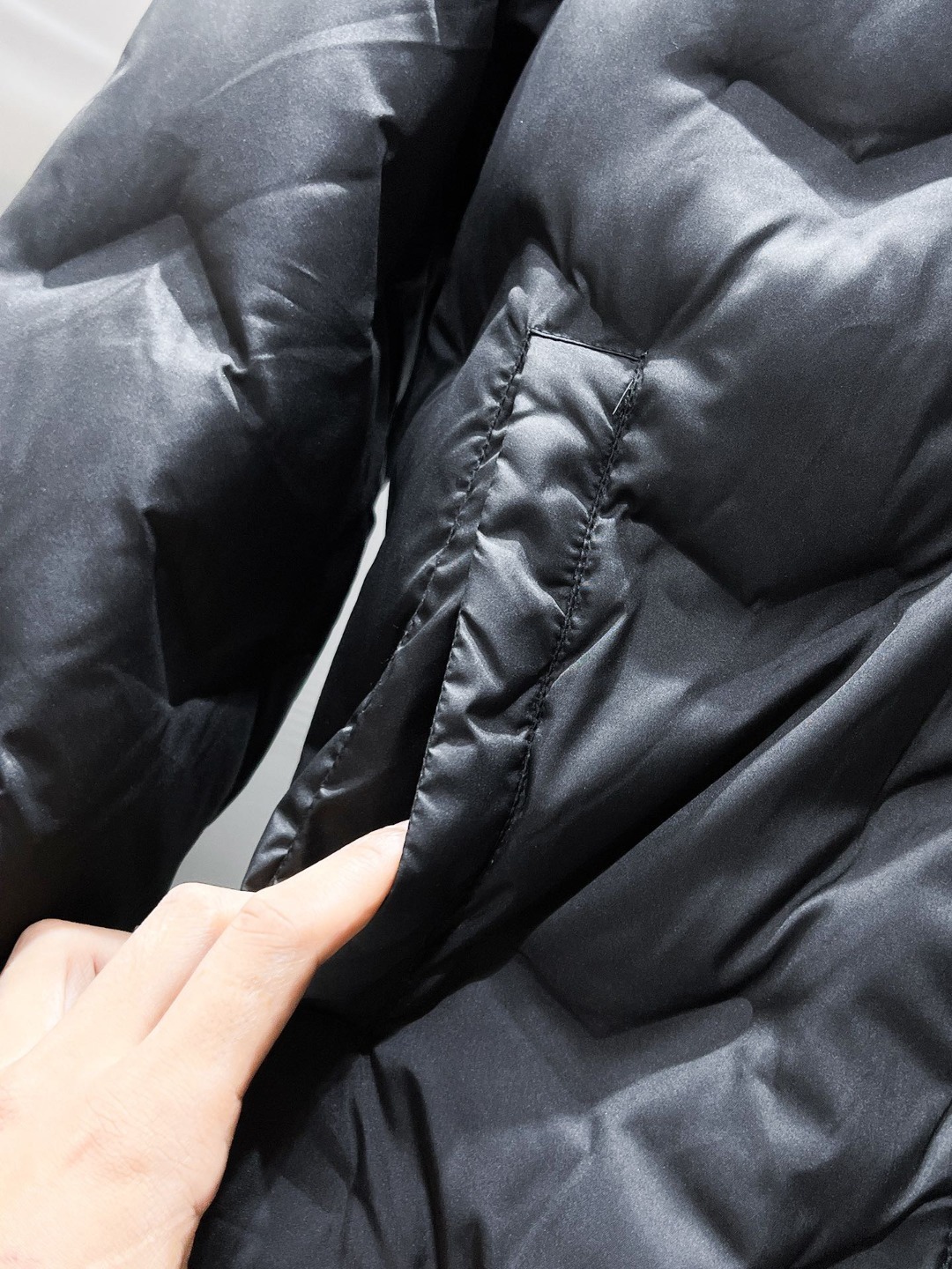 【PRADA旗艦店】プラダ ダウンジャケット ご好評に付き再入荷！