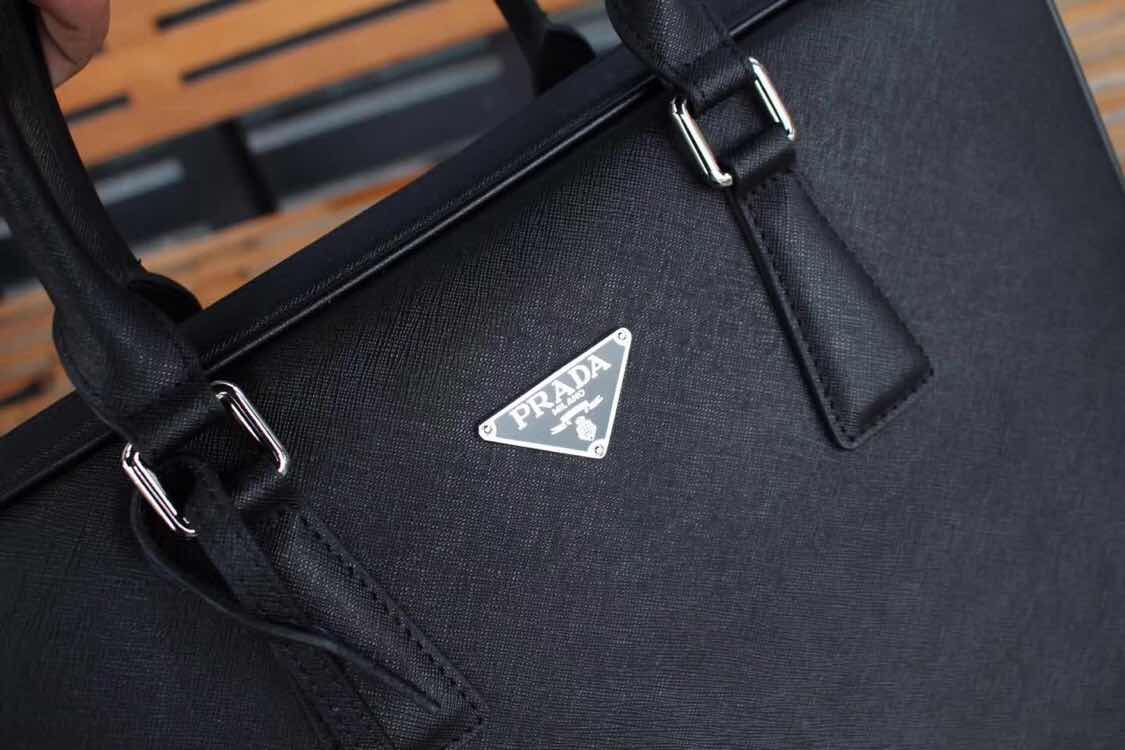 【PRADA 公式旗艦店】プラダ ブリーフケース当日出荷 好評に付き再入荷！39*30*6.5CM