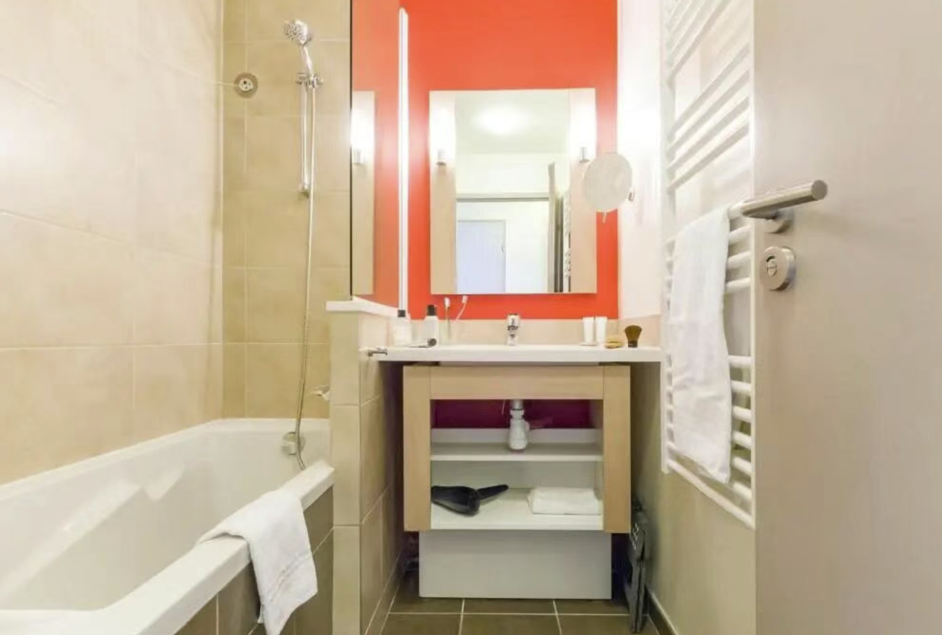 【法国｜阿沃里亚兹】8天7晚6滑｜03.28-04.04｜七晚住宿，中英双语领队