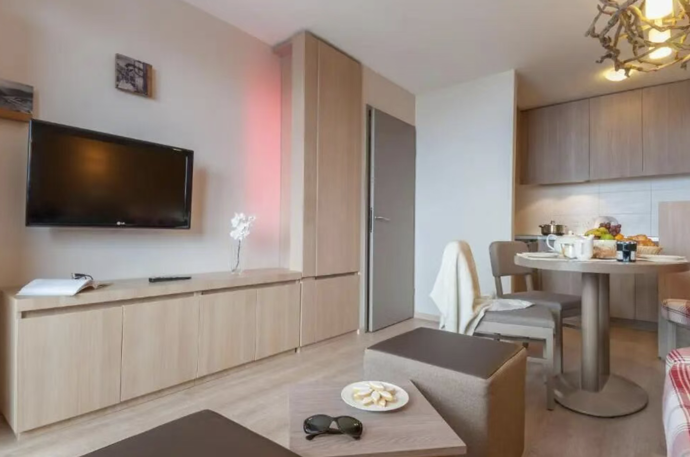 【法国｜阿沃里亚兹】8天7晚6滑｜03.28-04.04｜七晚住宿，中英双语领队