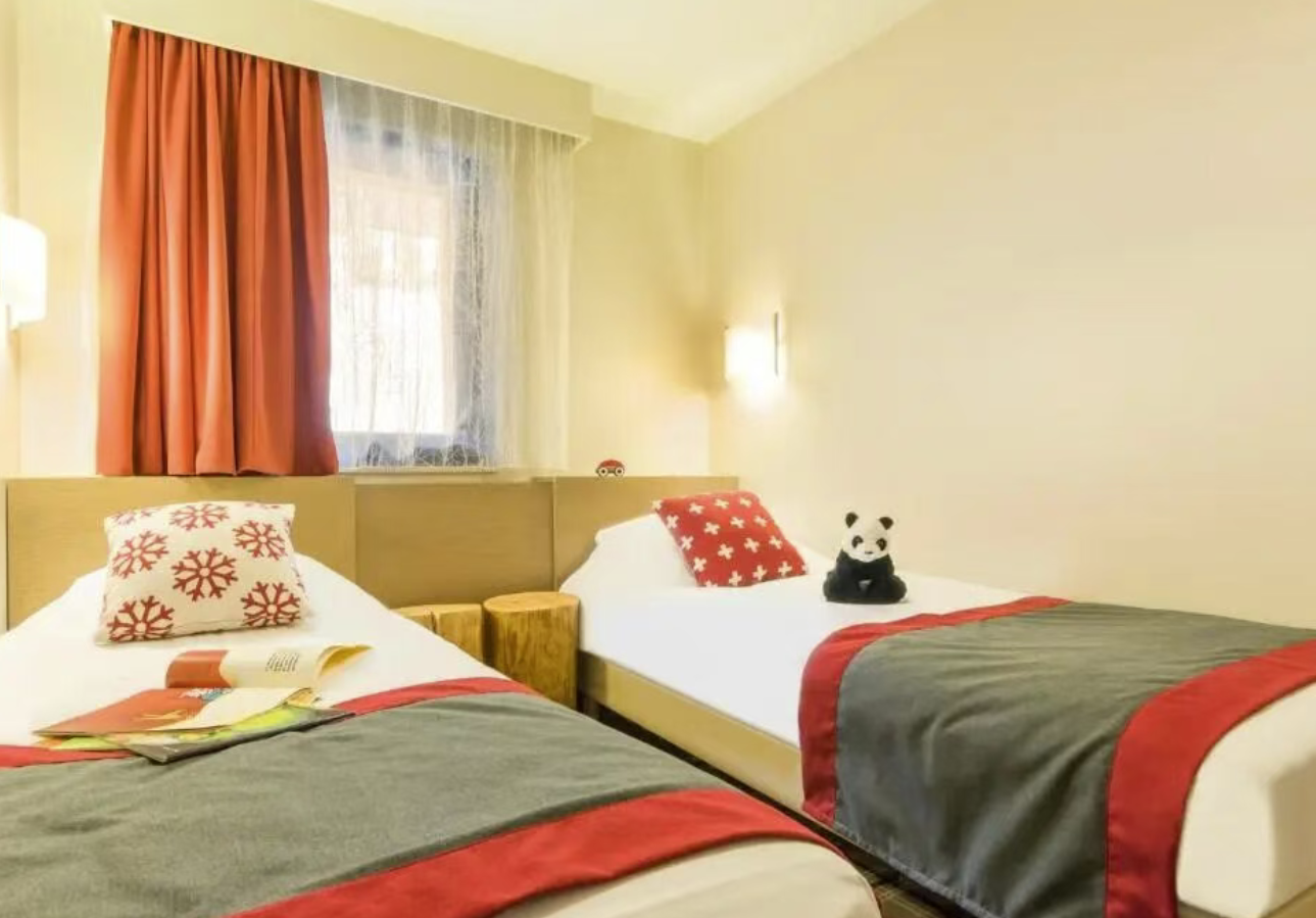 【法国｜阿沃里亚兹】8天7晚6滑｜03.28-04.04｜七晚住宿，中英双语领队