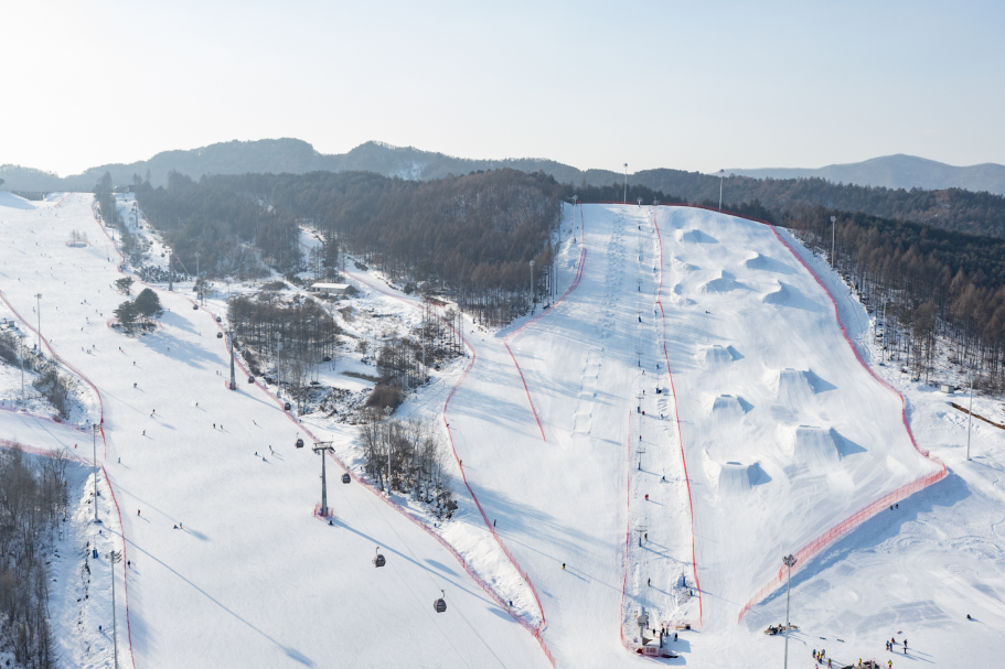 [China｜Tonghua Wanfeng Ski Resort] 8 Days 7 Nights 6 Ski Days｜Train station transfers & 6-Day Ski Pass & Onsen tickets