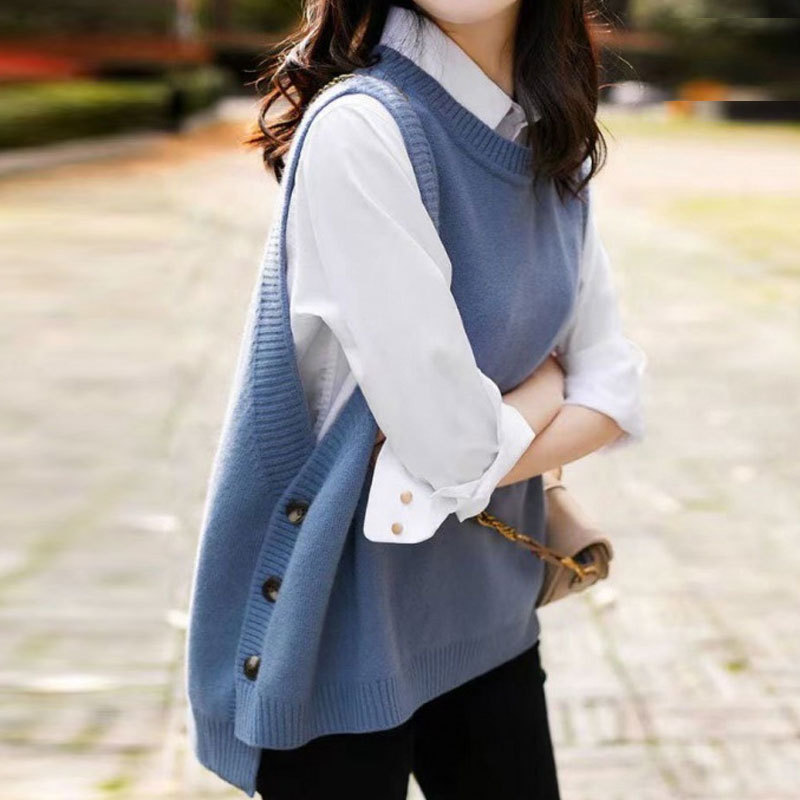 シンプルでおしゃれなレディースニットベスト