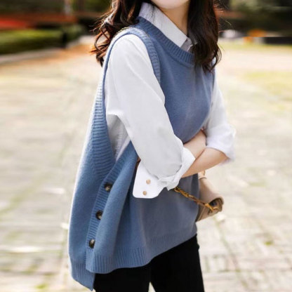 シンプルでおしゃれなレディースニットベスト