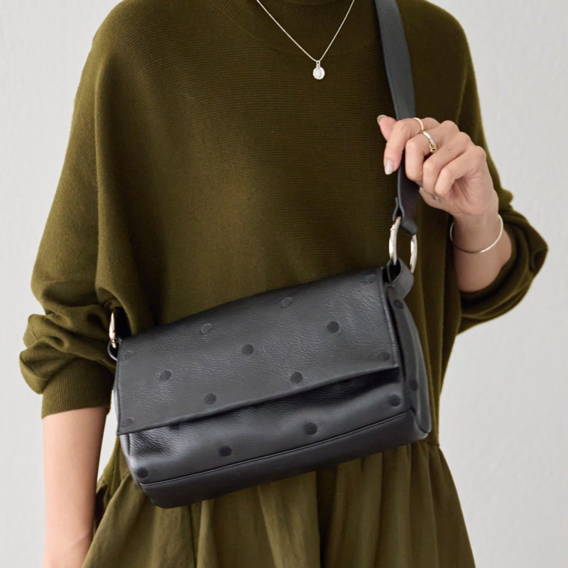 日常使い抜ける ドット柄 無地 ショルダーバッグ