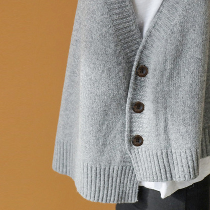 シンプルでおしゃれなレディースニットベスト