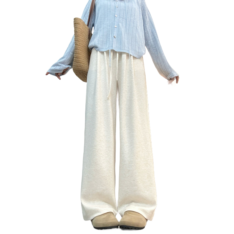 ドレープ感柔らかいワイドパンツ