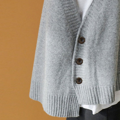 シンプルでおしゃれなレディースニットベスト