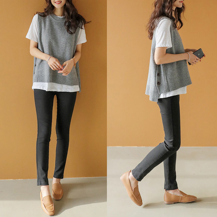 シンプルでおしゃれなレディースニットベスト