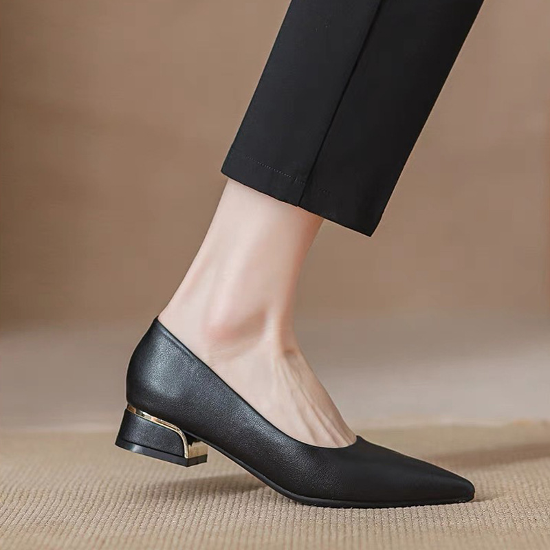 売り切れ必至 気品のある 無地 パンプス